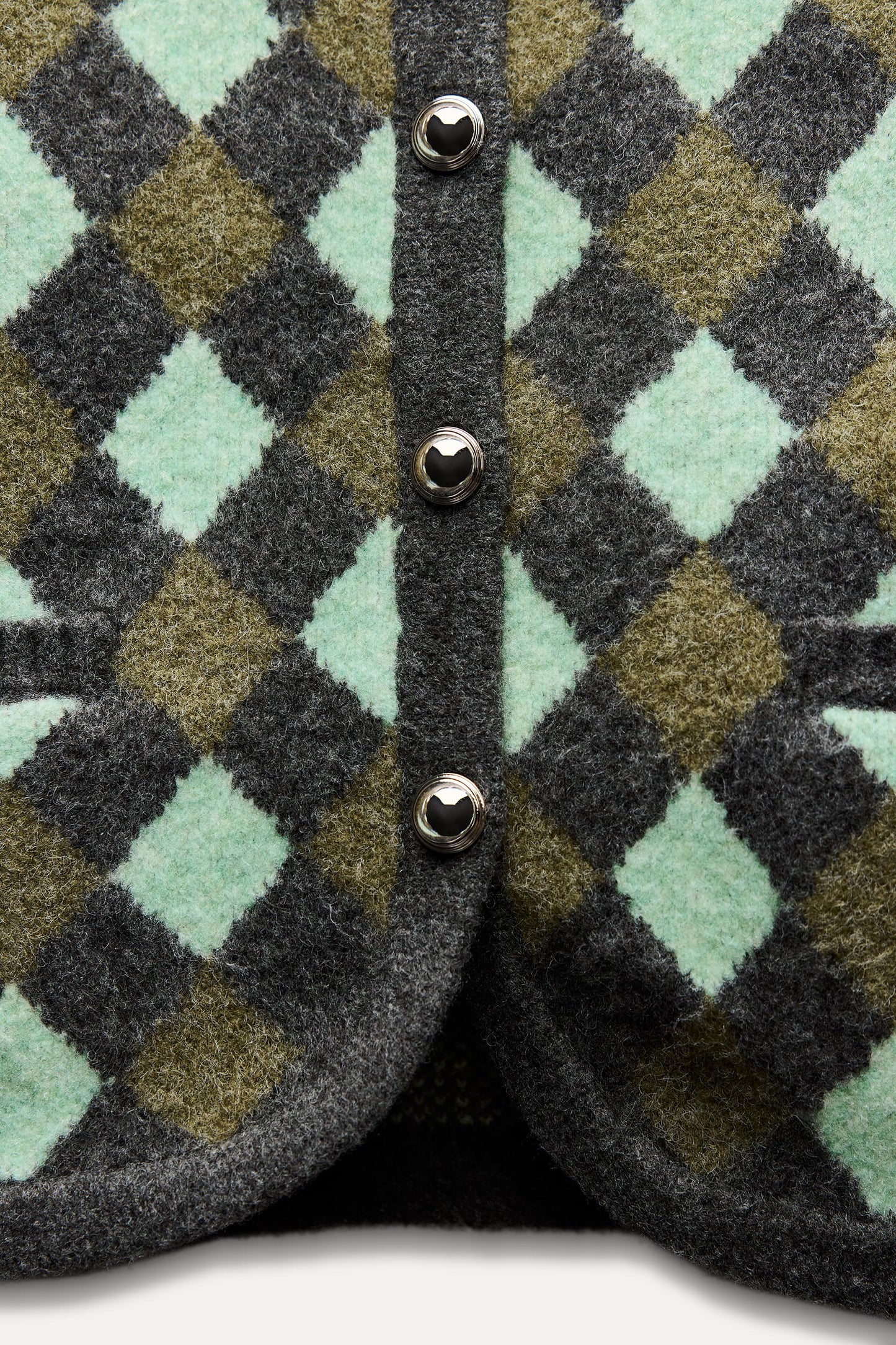 Effortlessly Elegant Cardigan with a Timeless Design