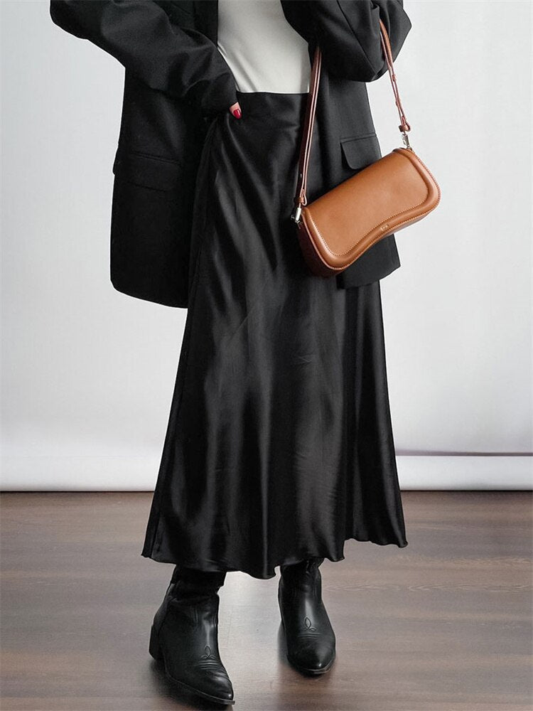 Effortlessly Elegant Garment with a Timeless Design