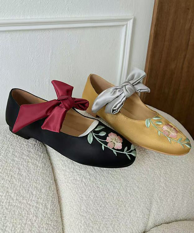 Well Tailored Shoes with a Graceful Silhouette