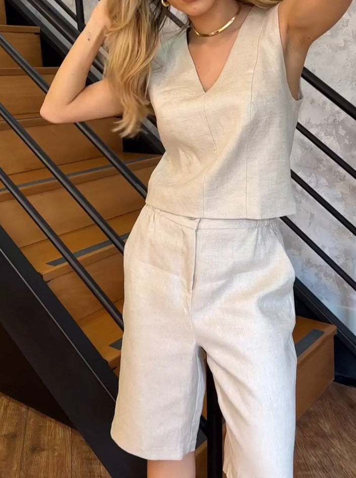 Elegantly Styled Trousers for Everyday Wear