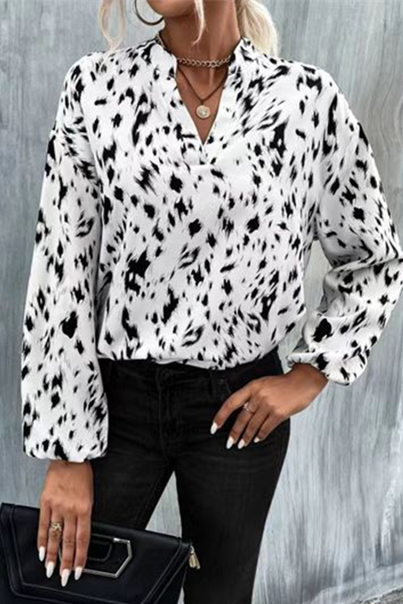 Effortlessly Elegant Top with a Timeless Design
