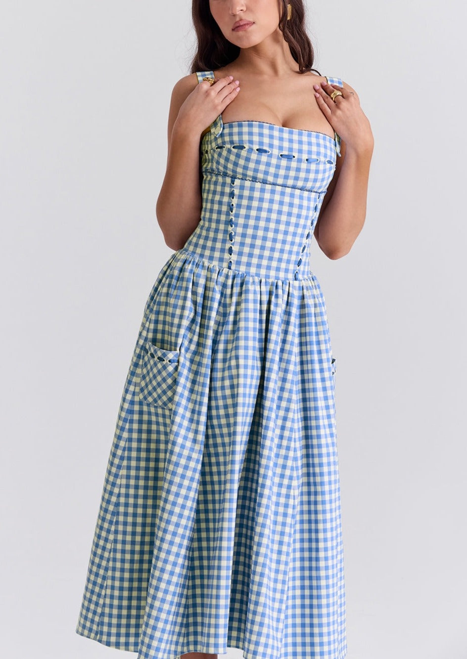 Well Tailored Dress with a Graceful Silhouette