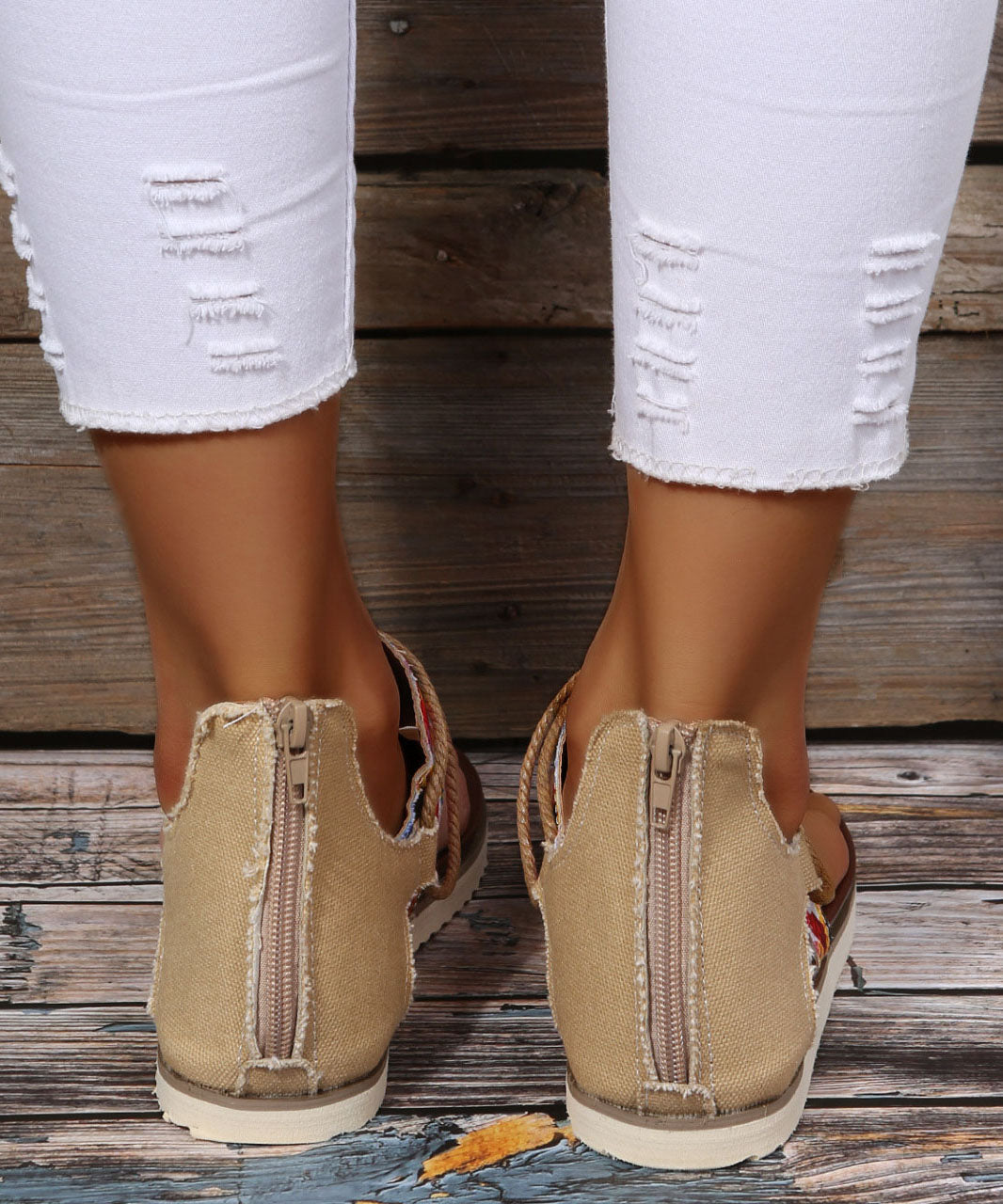 Effortlessly Elegant Sandals with a Timeless Design