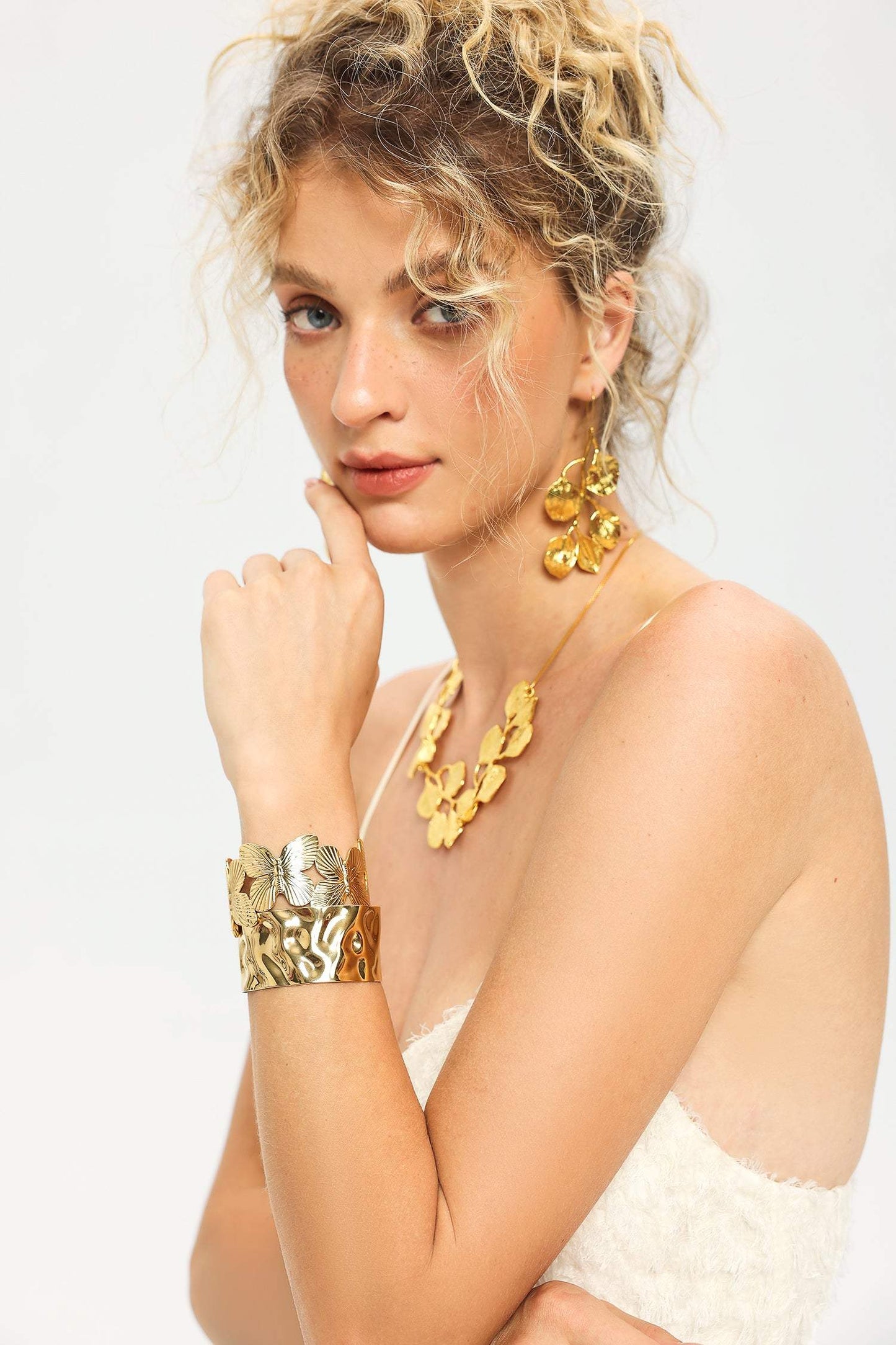 Gracefully Styled Garment for Any Occasion