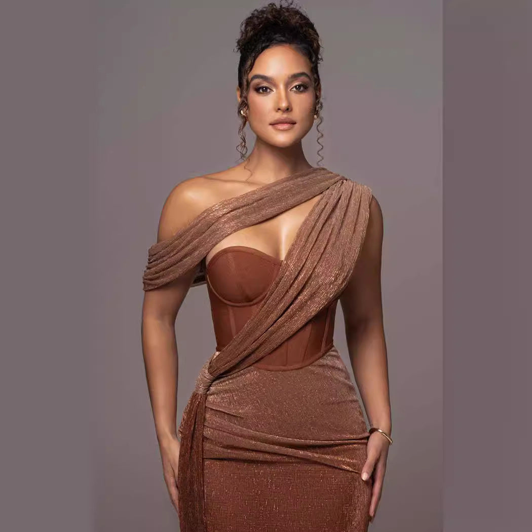 Well Tailored Dress with a Graceful Silhouette