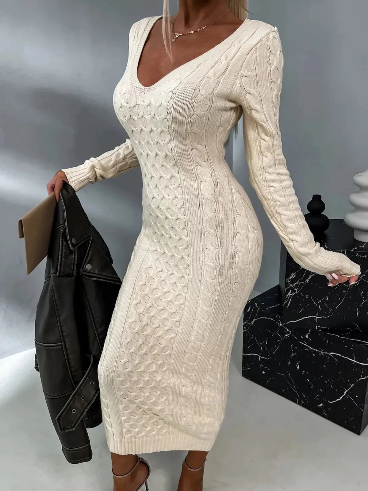 Effortlessly Elegant Dress with a Timeless Design