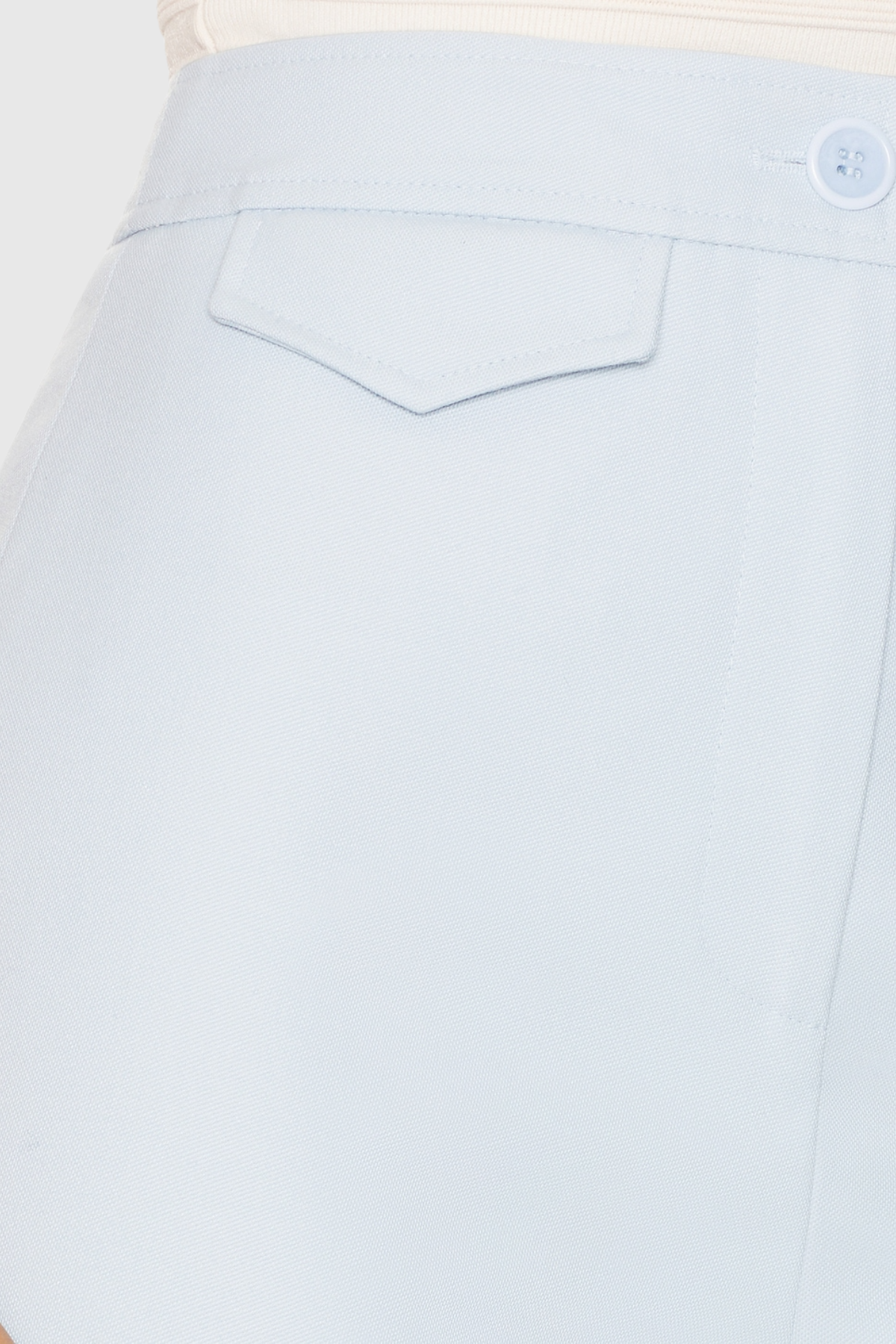 Well Tailored Pants with a Graceful Silhouette