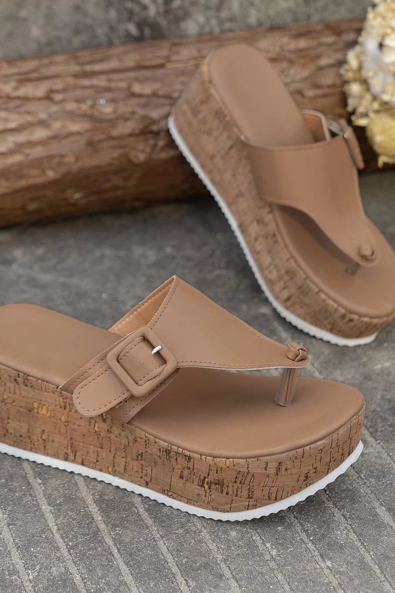 Effortlessly Elegant Sandals with a Timeless Design