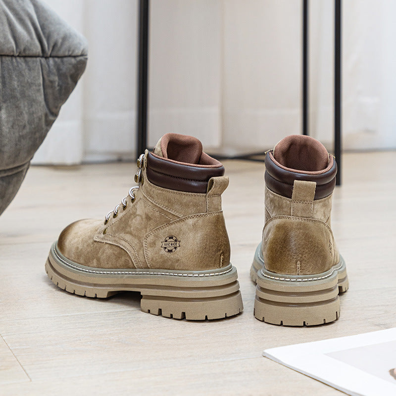 Effortlessly Elegant Boots with a Timeless Design