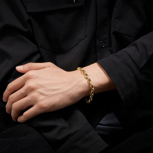 Well Tailored Garment with a Graceful Silhouette