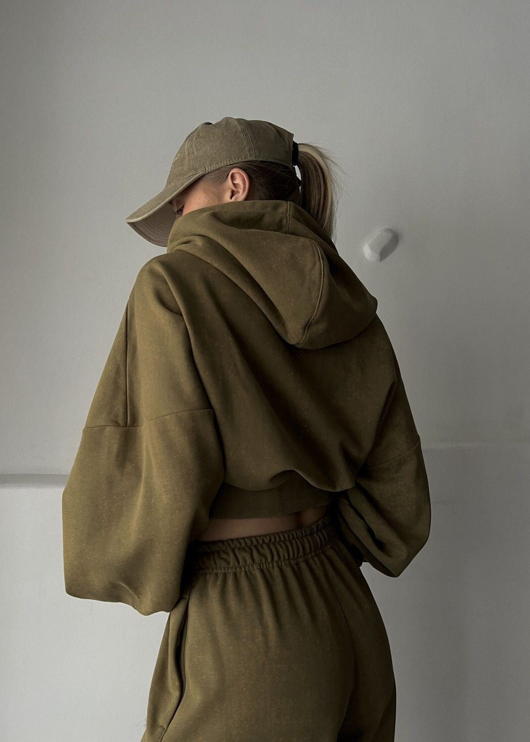 Effortlessly Elegant Pants with a Timeless Design
