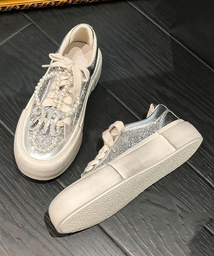 Effortlessly Elegant Shoes with a Timeless Design