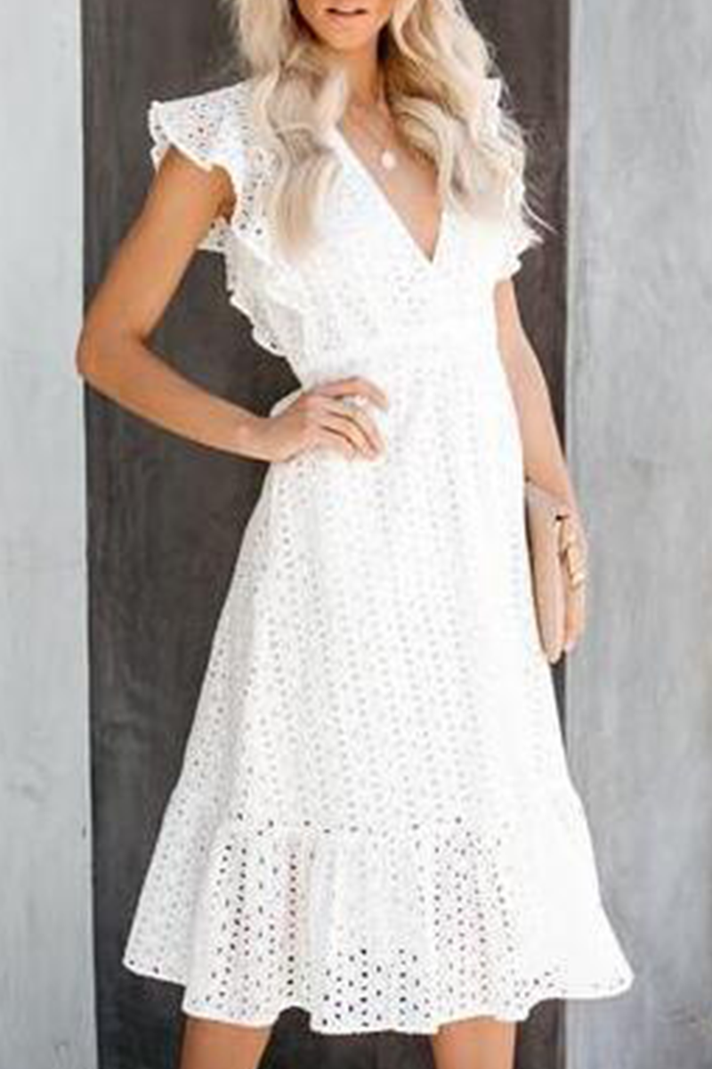 Effortlessly Elegant Dress with a Timeless Design