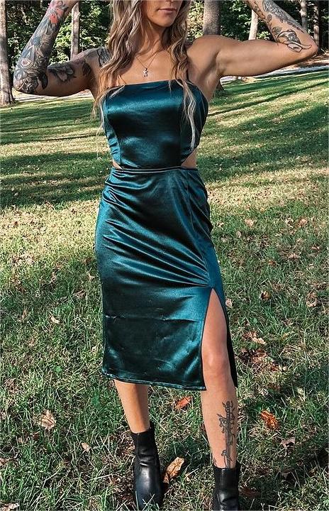Effortlessly Elegant Dress with a Timeless Design