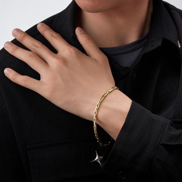 Beautifully Finished Garment in a Timeless Design