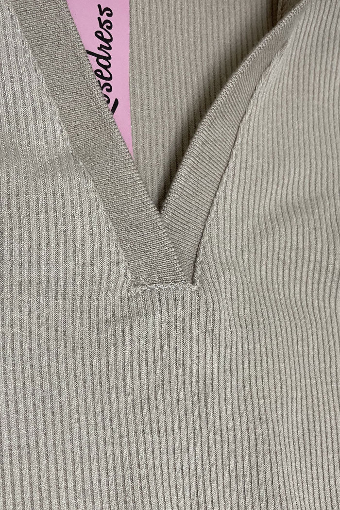 Effortlessly Elegant Sweater with a Timeless Design