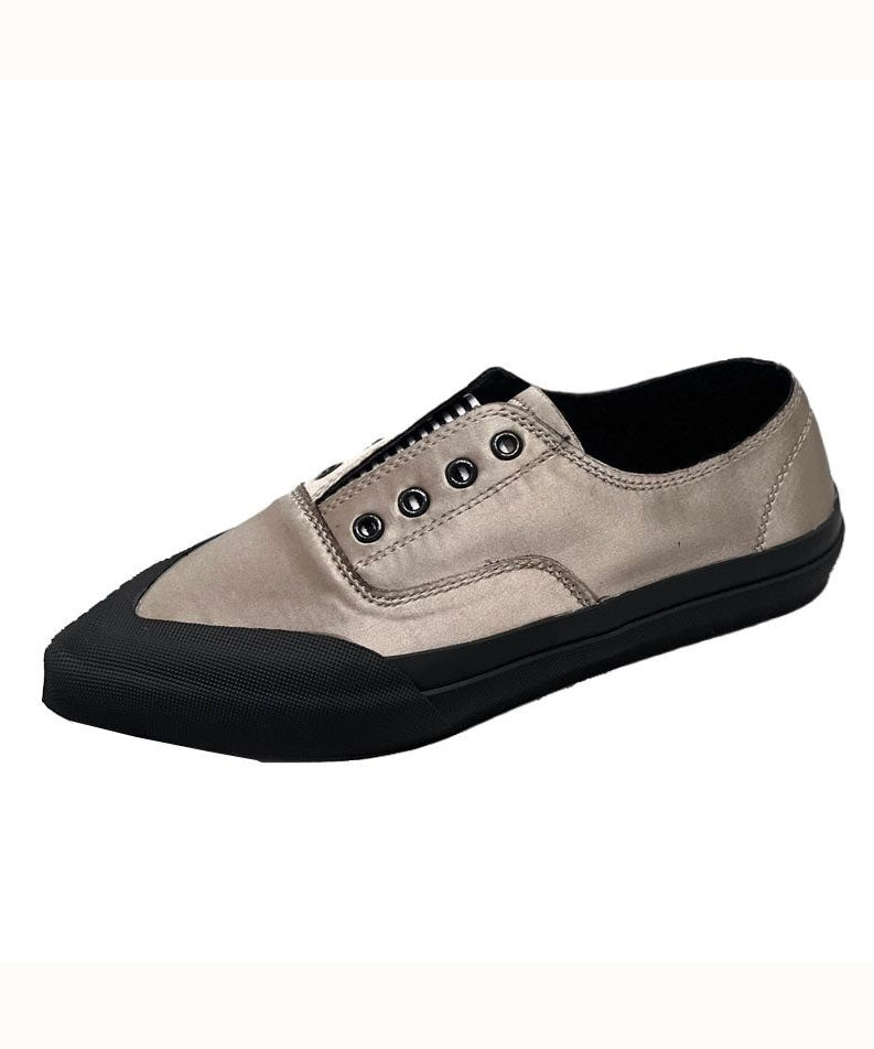 Effortlessly Elegant Shoes with a Timeless Design