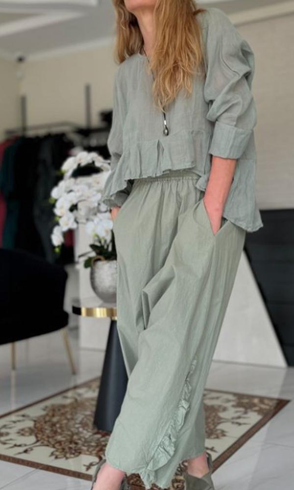 Elegantly Styled Pants for Everyday Wear