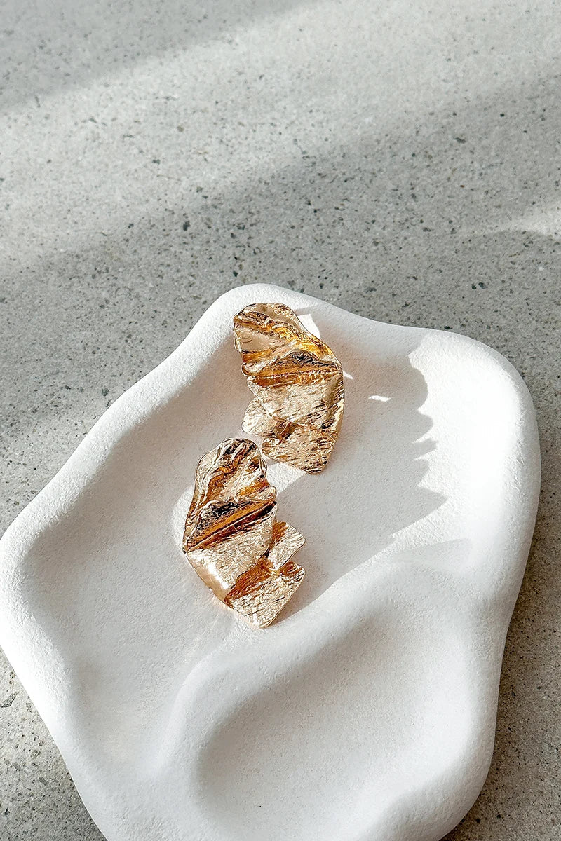 Well Tailored Garment with a Graceful Silhouette