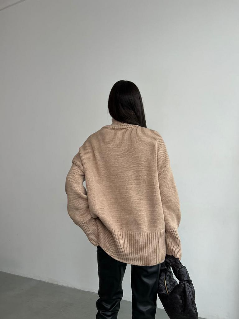 Beautifully Crafted Sweater in a Classic Style