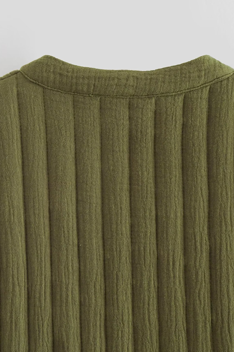 Beautifully Finished Top in a Timeless Design