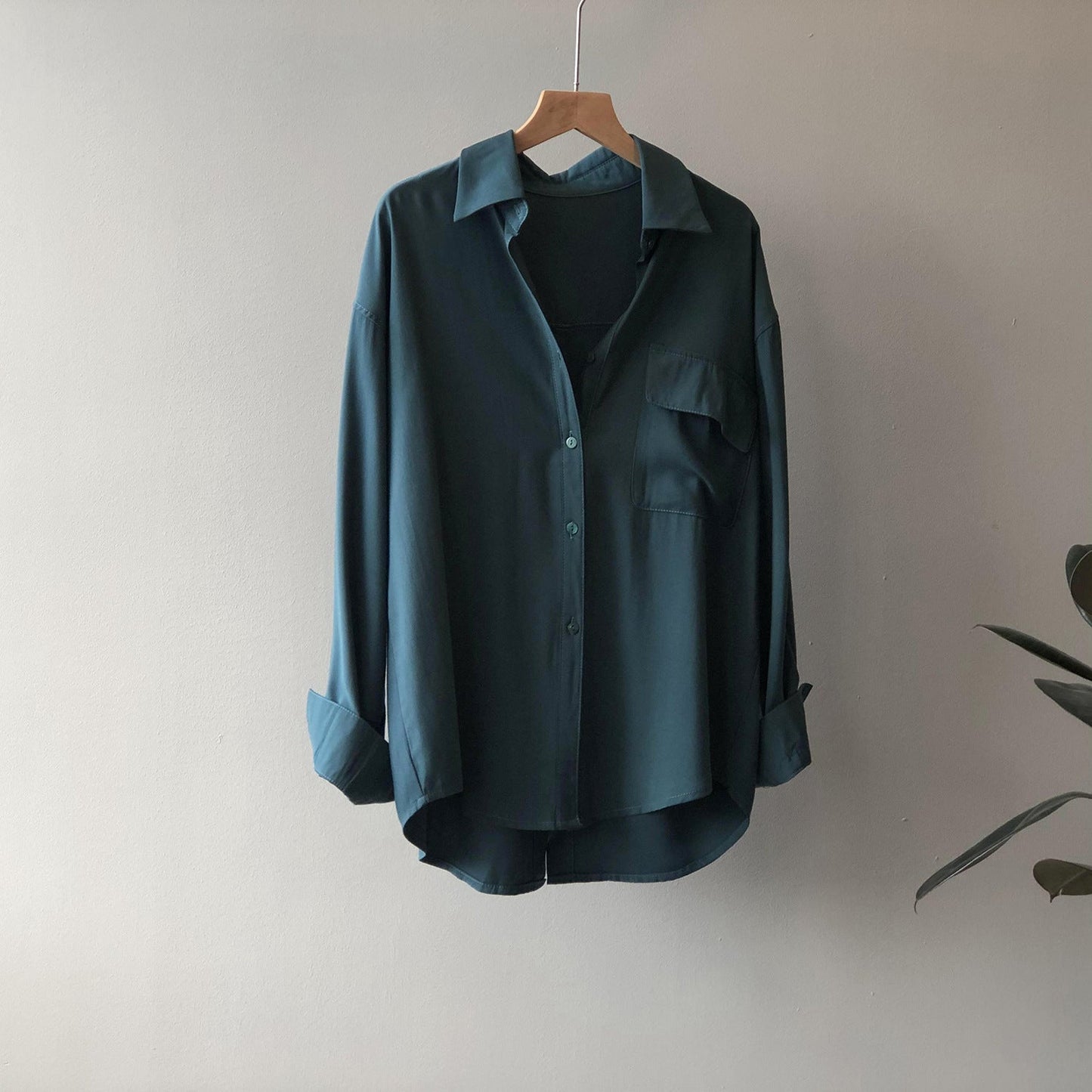 Classic Vintage Shirt with a Flattering Fit