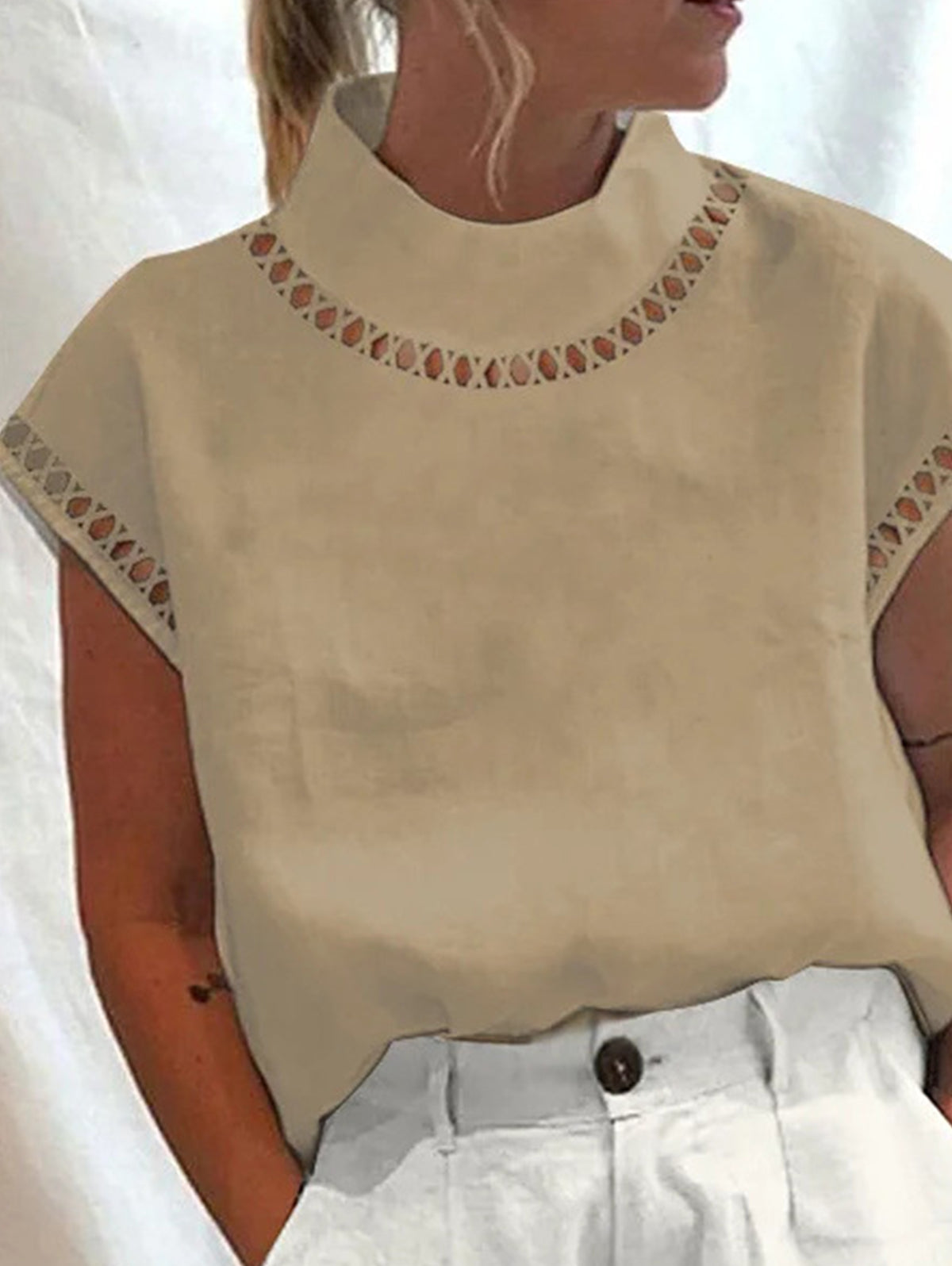 Well Tailored Blouse with a Graceful Silhouette