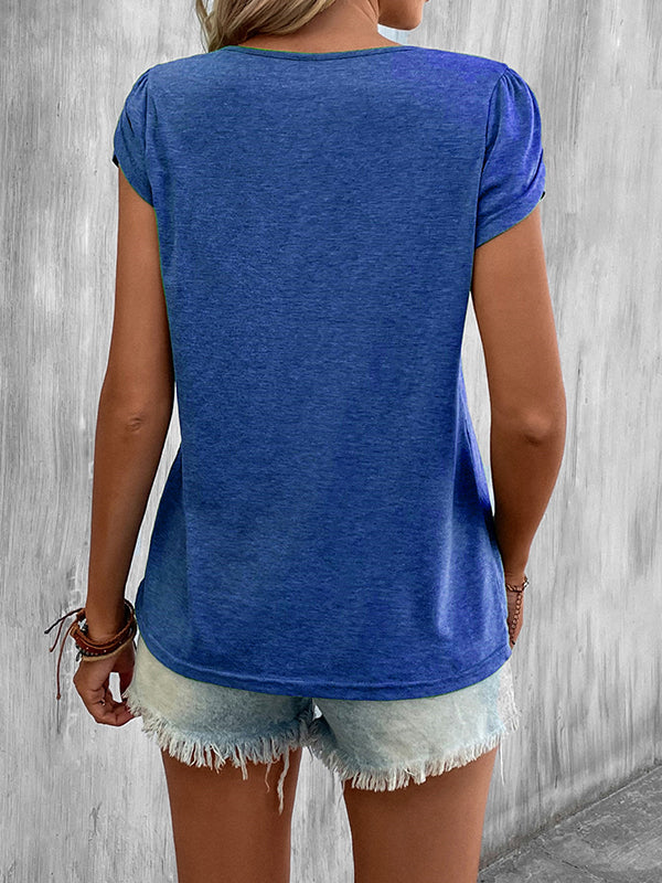 Effortlessly Elegant T-Shirt with a Timeless Design