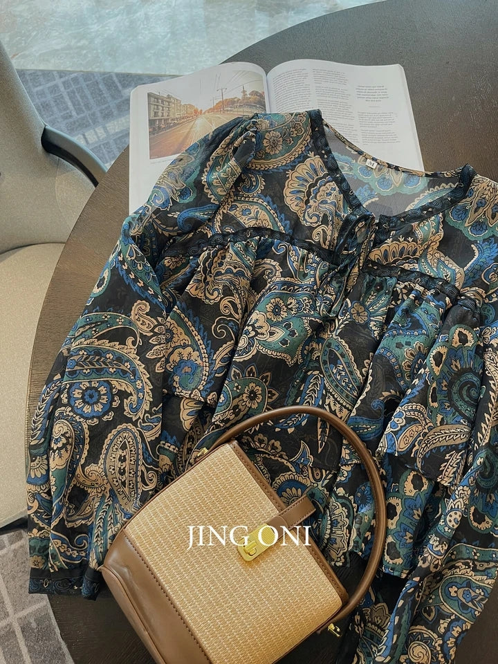 Classic Vintage Blouse with a Flattering Fit