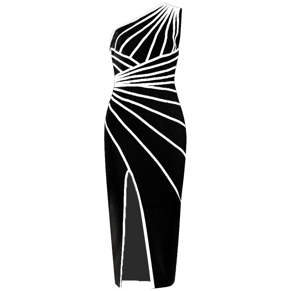 Well Tailored Dress with a Graceful Silhouette