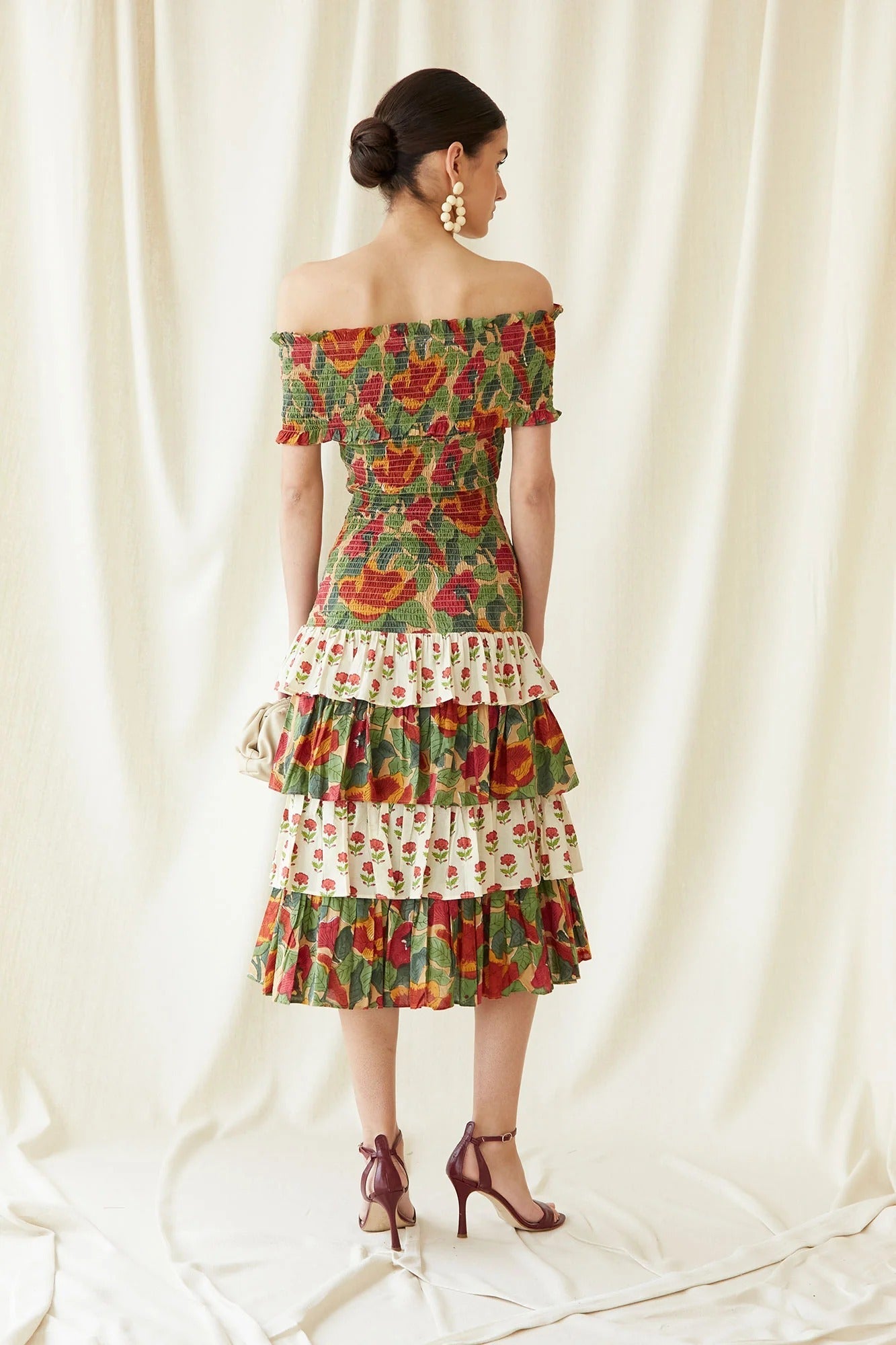 Well Tailored Dress with a Graceful Silhouette