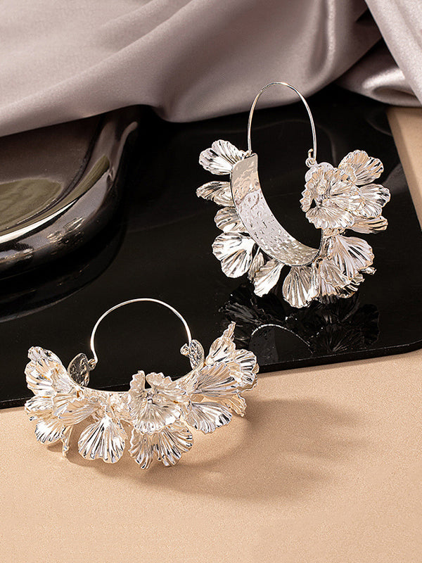 Sophisticated Garment with a Clean Classic Look