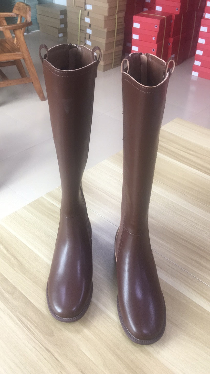 Well Tailored Boots with a Graceful Silhouette