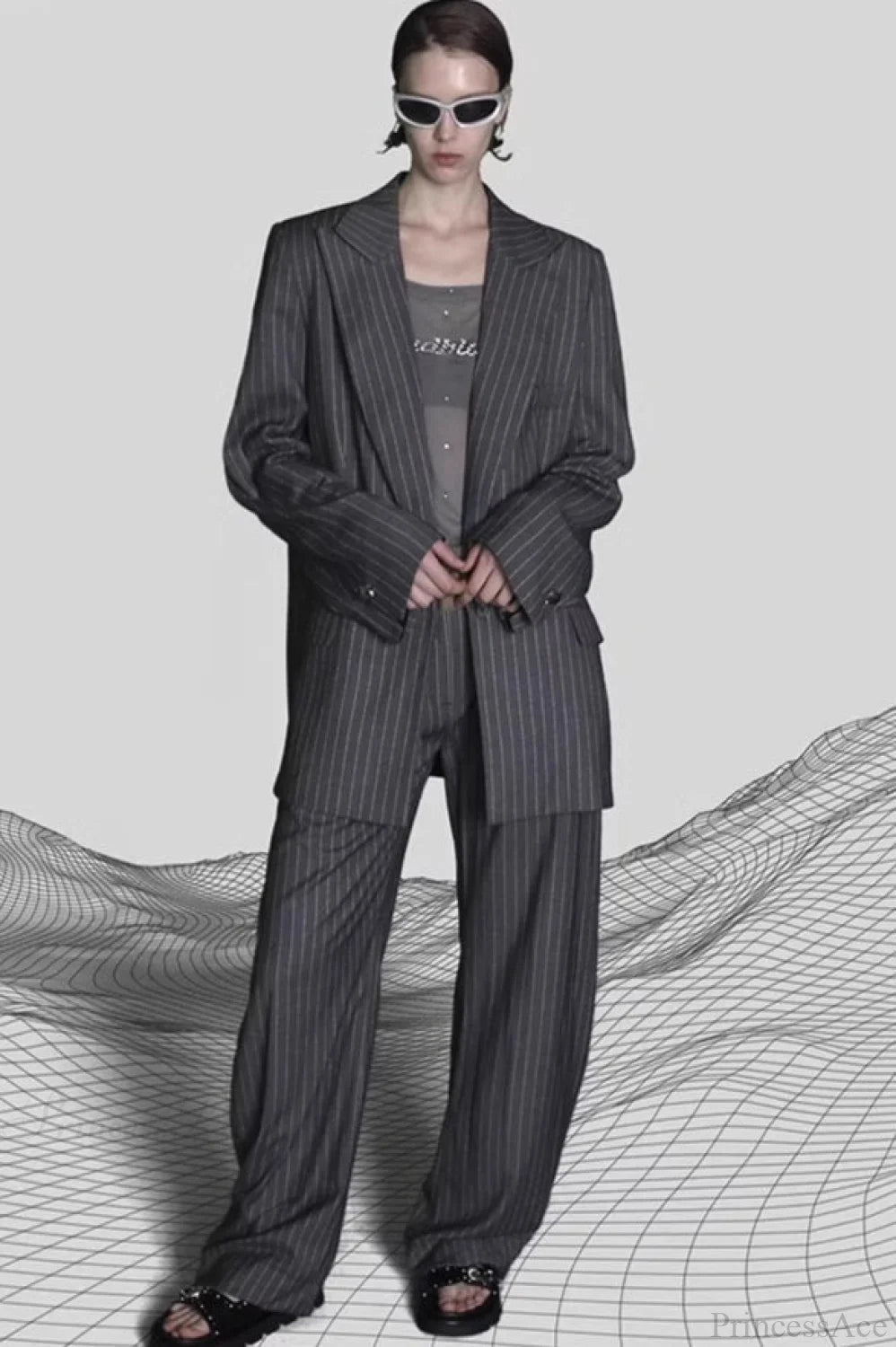 Beautifully Finished Blouse in a Timeless Design