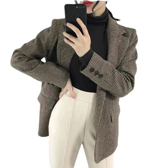 Well Tailored Jacket with a Graceful Silhouette