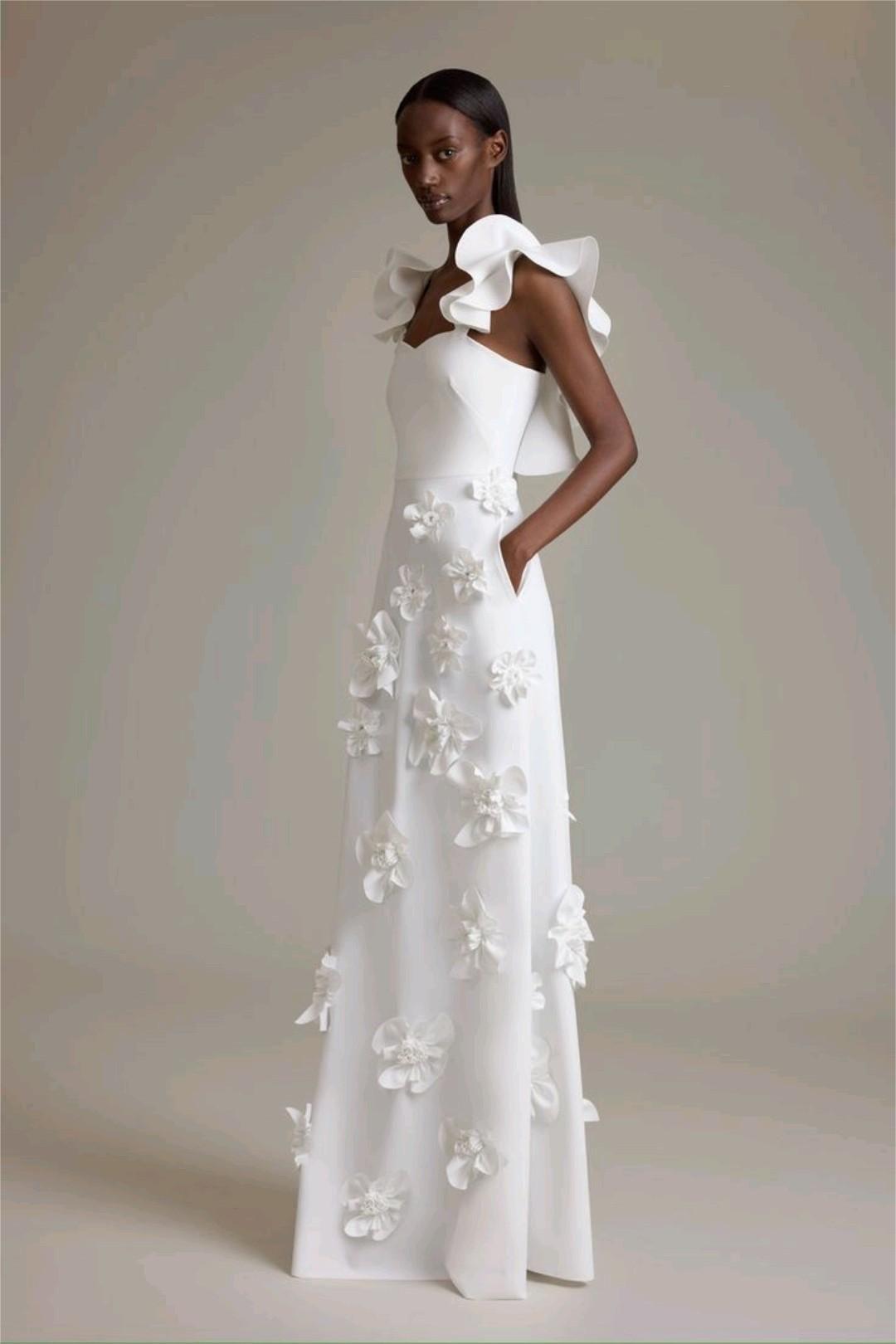 Gracefully Styled Dress for Any Occasion