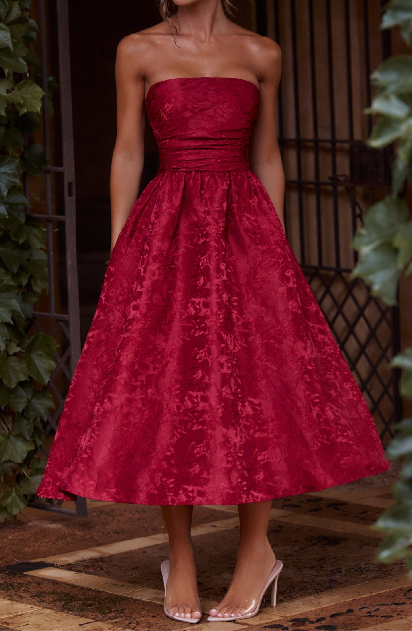Beautifully Finished Dress in a Timeless Design