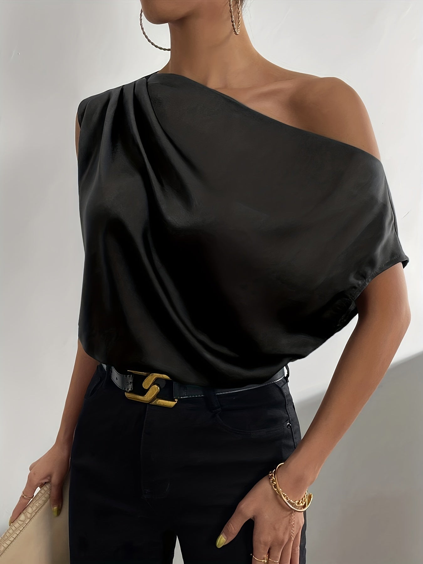 Sophisticated Blouse with a Clean Classic Look