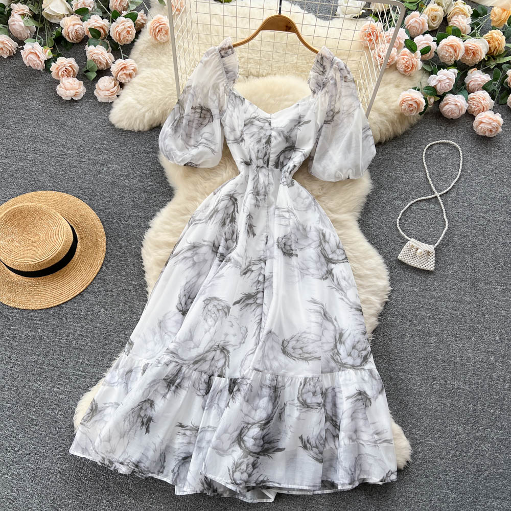 Well Tailored Dress with a Graceful Silhouette