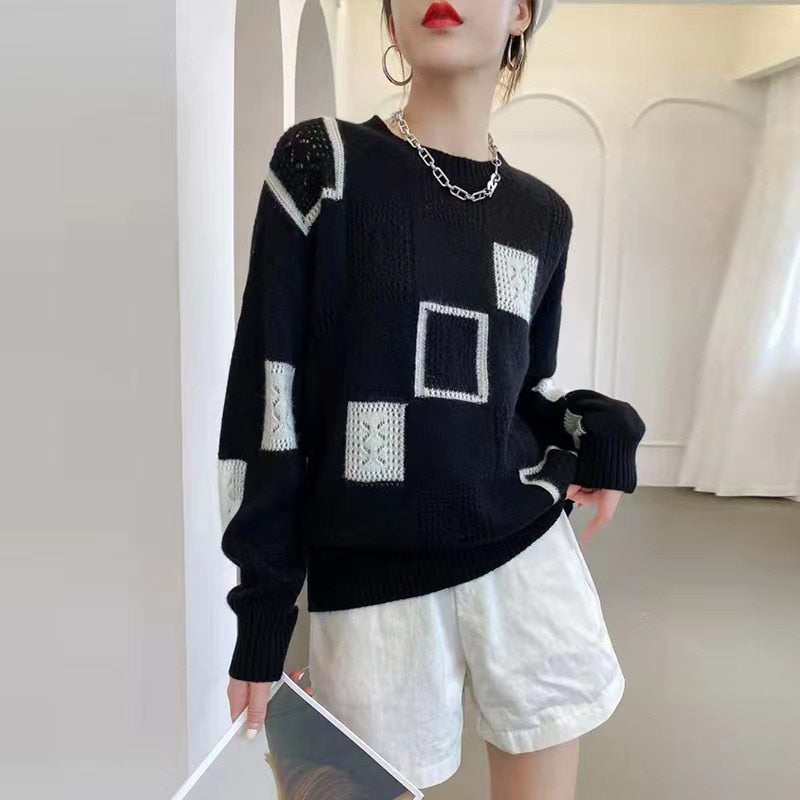 Well Tailored Sweater with a Graceful Silhouette