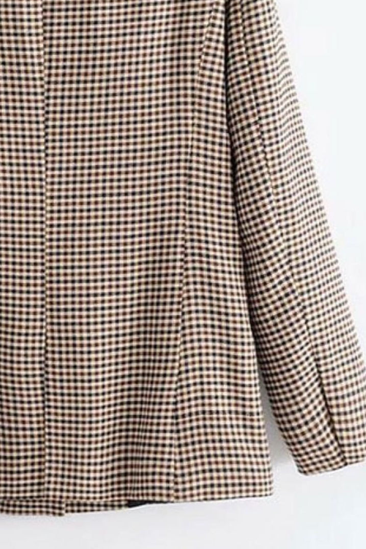 Effortlessly Elegant Garment with a Timeless Design