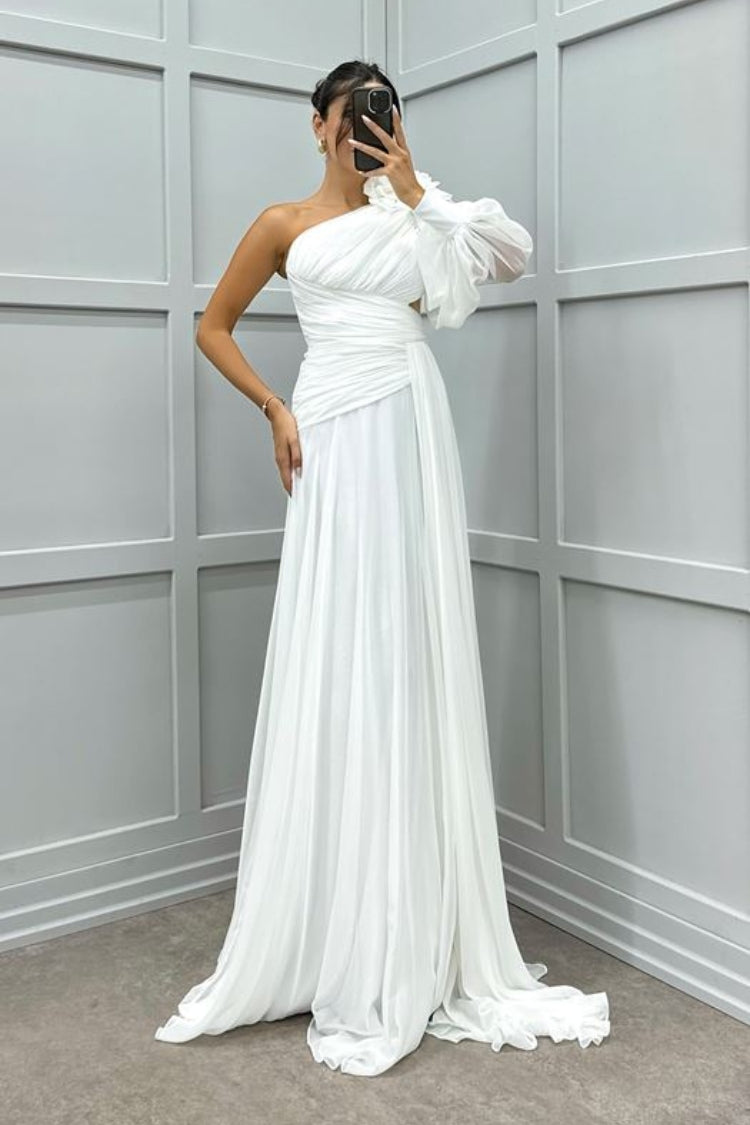 Gracefully Styled Dress for Any Occasion