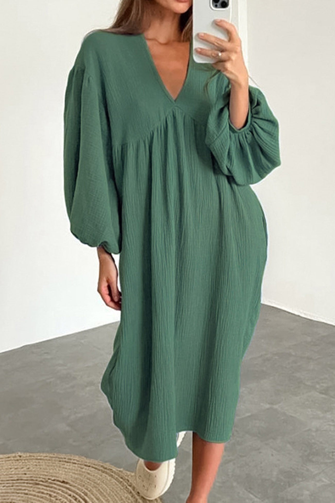 Well Tailored Dress with a Graceful Silhouette