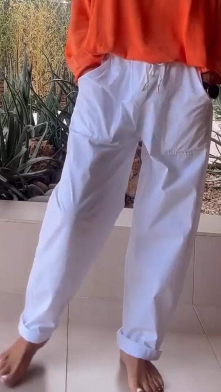 Well Tailored Trousers with a Graceful Silhouette