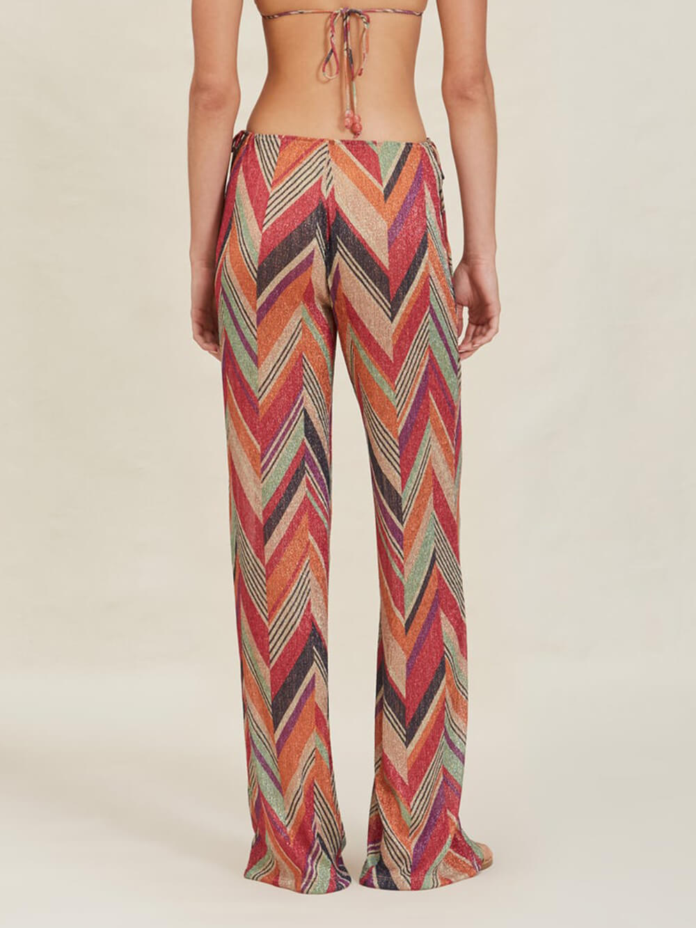 Effortlessly Elegant Pants with a Timeless Design