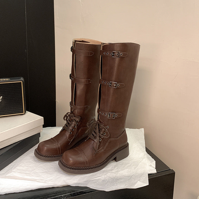 Effortlessly Elegant Boots with a Timeless Design