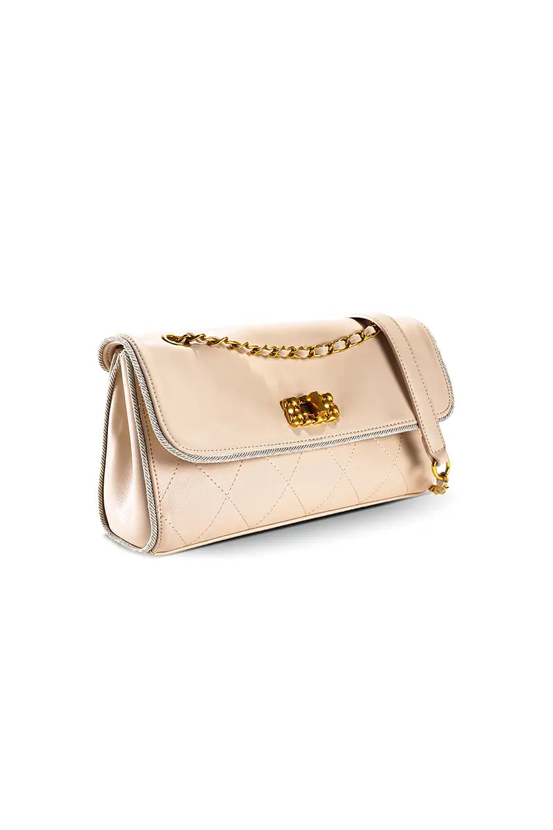 Gracefully Styled Bag for Any Occasion