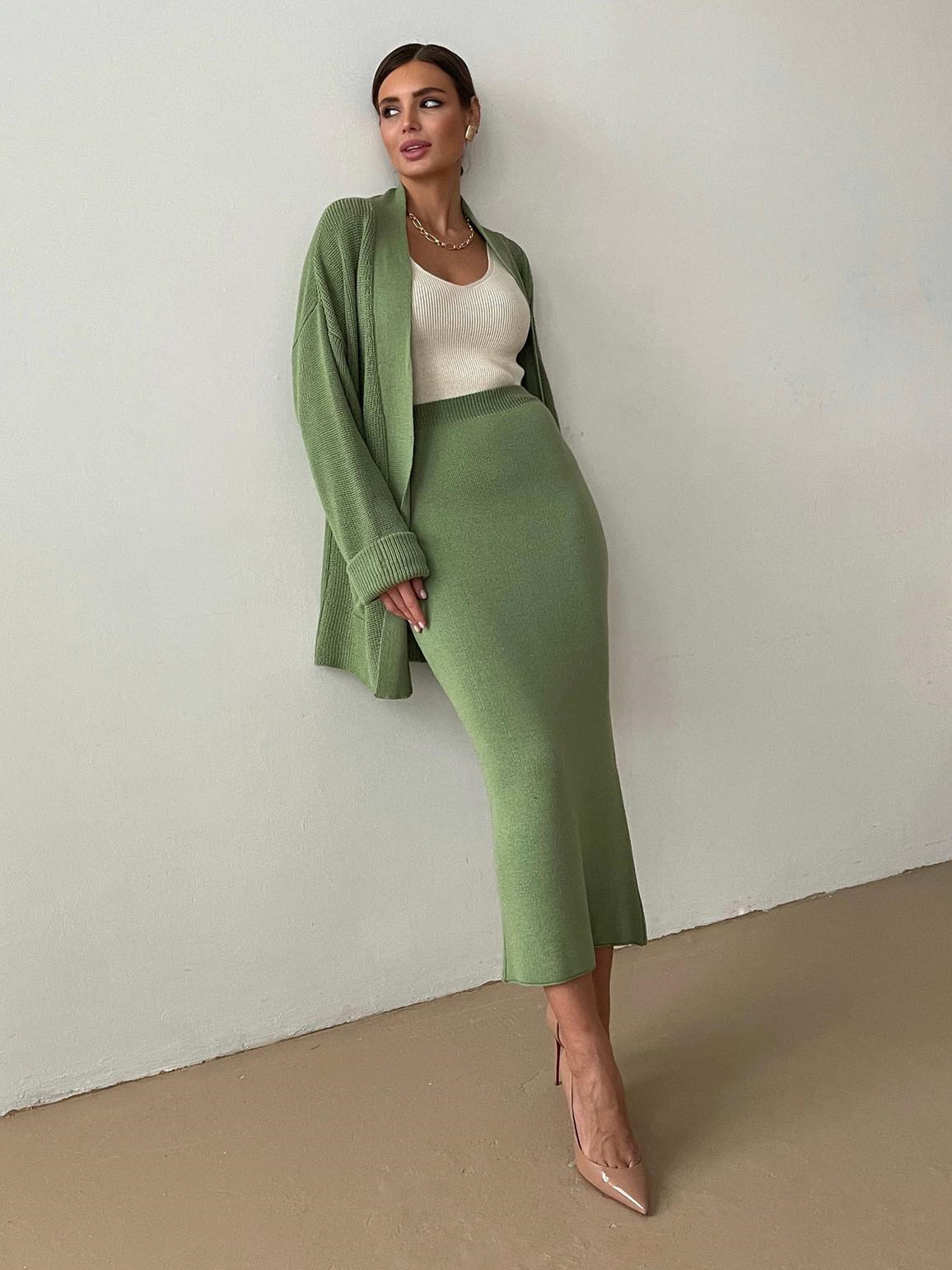 Well Tailored Cardigan with a Graceful Silhouette