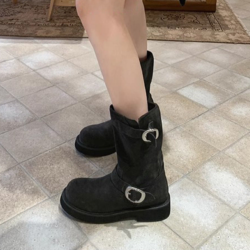 Well Tailored Boots with a Graceful Silhouette