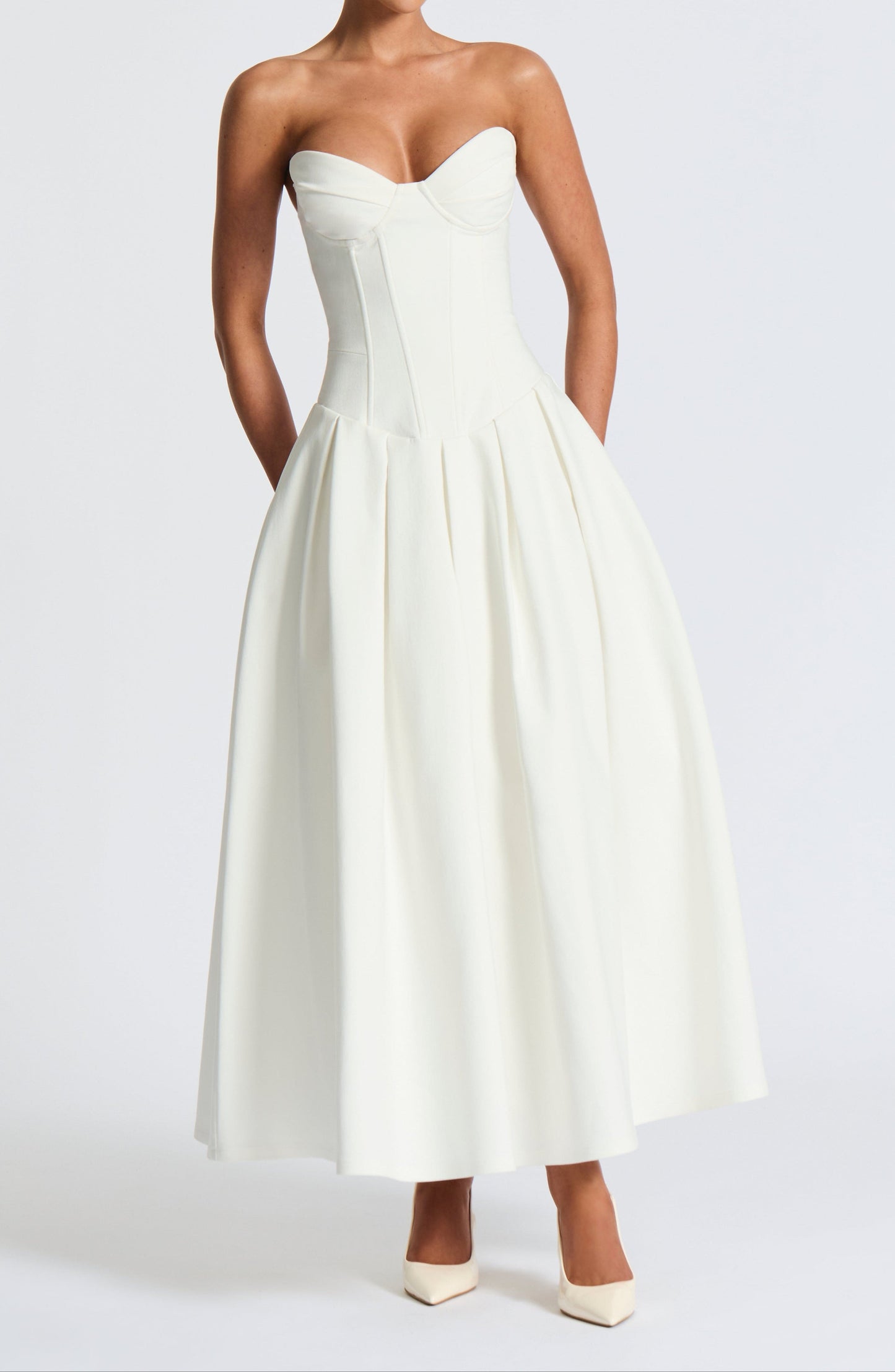 Effortlessly Elegant Dress with a Timeless Design